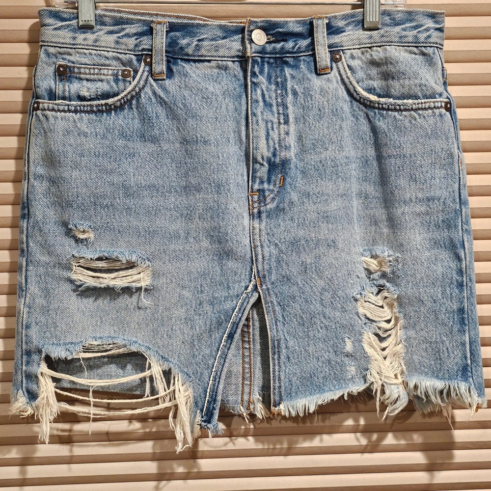 We The Free Free People Distressed Denim Mini Skirt Light‎ Wash Size 27
